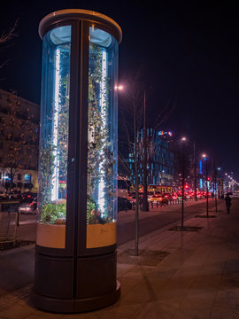 Warszawa / Polska -  6 listopada 2018: Warszawa nocą
