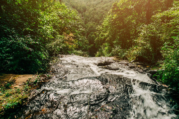 Obraz premium water flowing from a secluded waterfall in the north Georgia Mountains