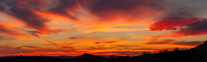 Schilderijen op glas A sunset over a distant mountain in the Sonoran Desert of Arizona panorama © Jason Yoder