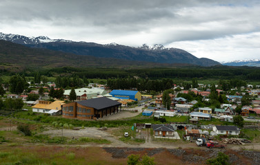 Fototapeta na wymiar Vista del poblado de Cochrane en la patagonia chilena