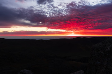 Dawn between the mountains