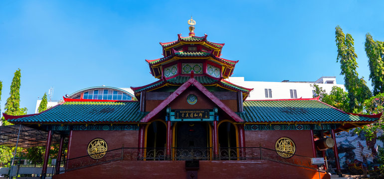 Muhammad Cheng Ho Mosque Surabaya, is a mosque building that resembles a temple. This building is located in the area of ​​a multi-purpose building complex PITI (Pembina Imam Tauhid Islam) East Java