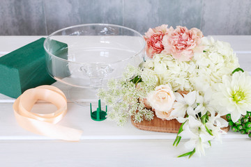 How to make floral decorations on summer party table. Centerpiece with rose, dahlia and hortensia flowers