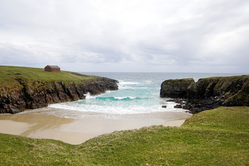 Port Stoth Bucht mit Brandung in der Nähe des Butt of Lewis auf der Insel Lewis and Harris