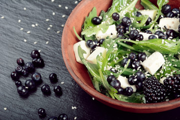 Salad with arugula and berries