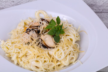 Italian pasta with mussels and cheese