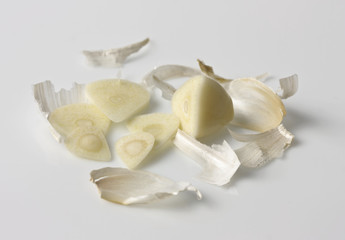 Fototapeta na wymiar garlic isolated on white background
