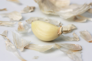 Shelled garlic