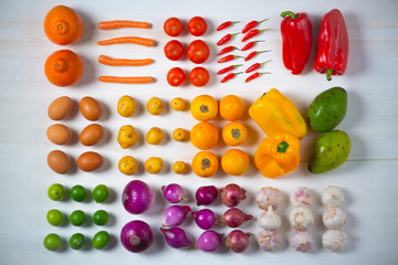 Fototapeta na wymiar Vegetales alimentos escala de color