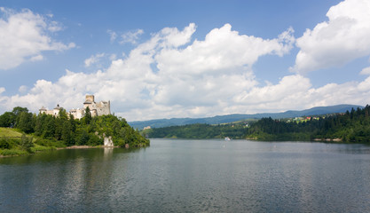 Fototapeta premium Medieval Castle on lake. Niedzica, Poland.