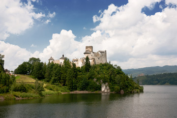Fototapeta na wymiar Medieval Castle on lake. Niedzica, Poland.