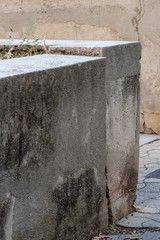 Mur béton qui s'effondre, mur cassé, sécheresse