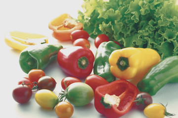 Fototapeta na wymiar レタスやカラーのピーマンや色のついトマトの集合イメージ写真