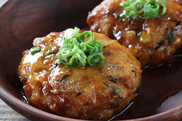 ヘルシーで健康的な豆腐ハンバーグ