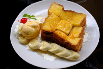close up honey toast with vanilla ice cream
