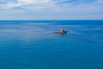 Fototapeta na wymiar Calm blue ocean and clear sky background