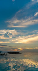 Obraz premium beach sunset with blue sky and pool wave