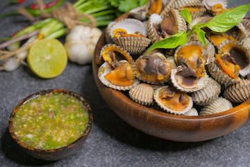 Scallop cockles with Seafood sauce