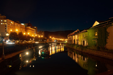 Fototapeta na wymiar 夜の小樽運河
