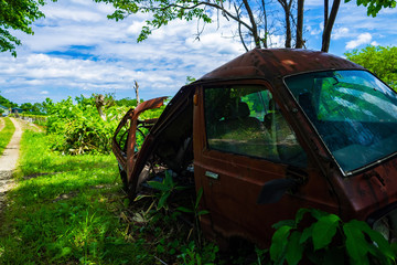 道端の廃車