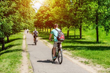 Obraz premium Cyclists ride on the bike path in the city Park 