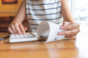 owner Sitting on the annual tax calculation Bracelets from turnover To reduce the tax. using as...