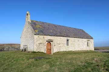 Fototapeta na wymiar St Cwyfan church aberfrraw