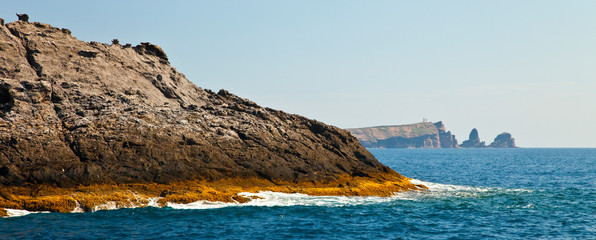 Islote La Foradada y al fondo L'Illa Grossa, Reserva Natural Islas Columbretes, Mar Mediterráneo,...