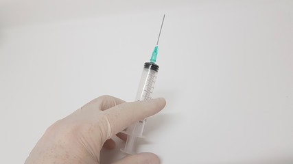 Handling disposable syringe