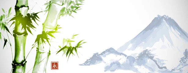Deurstickers Badkamer Groene bamboe en verre blauwe bergen op witte achtergrond. Traditionele Japanse inkt wassen schilderij sumi-e. Hiëroglief - eeuwigheid.