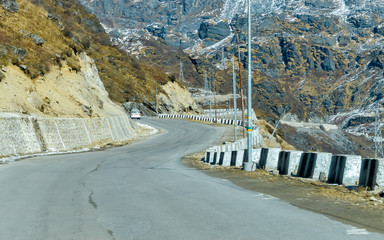 Obraz premium Arunachal Frontier Highway or Mago Thingbu Vijaynagar India and China International Border Highway, maintain by BRO, a planned border highway in Indian state of Arunachal Pradesh follows McMahon Line.