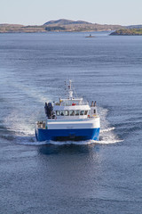 Schiff auf dem Naeroysundet