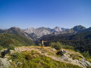 Fototapeta na wymiar Alpi Apuane, sulla vetta di una montagna. 
