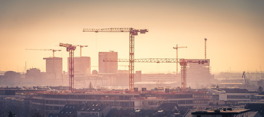 Im Panorama der Skyline zeigt sich die starke Entwicklung Bautätikeit am Immobilien Standort...