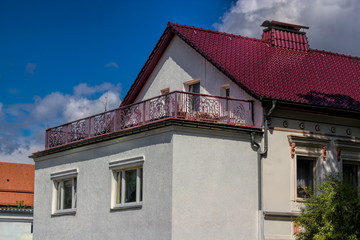 altbau mit großem balkon in berlin, deutschland