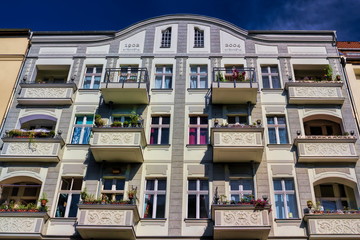 sanierter altbau in berlin prenzlauer berg, deutschland