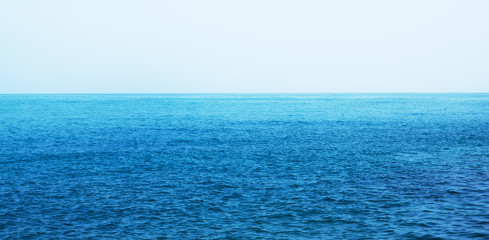 Fototapeta premium Blue sea with waves and clear blue sky