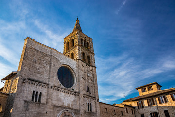 Fototapeta premium The Romanesque Church of San Michele in the medieval village of Bevagna. Perugia, Umbria, Italy. The travertine facade, with the large rose window and the Gothic bell tower.