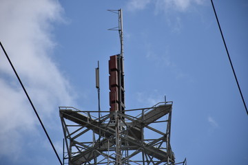 Sender, Grundnetzsender, Klet, Rundfunk, Radio, Fernsehen, DVB-T, DVB-T2, Antenne, VHF, UHF, Richtfunk, Sendemast, Gittermast, Dipol, Funkturm, Schöninger, Blansker Wald, Wald, Aussichtsberg, Warte, T