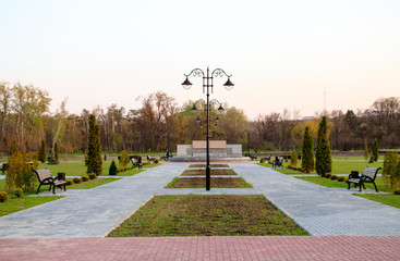 Naklejka premium new alley in the dendrarium park in chisinau