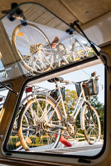 Fahrrad gespiegelt, Urlaub auf dem Hausboot, Bretagne, Frankreich