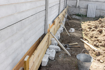 Fototapeta na wymiar pouring the foundation for the fence