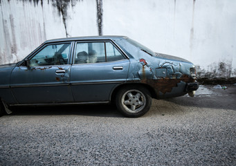 Obraz na płótnie Canvas rusty old car, detail of peeling paint, close up full frame image