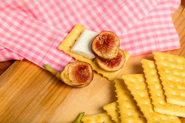 Fresh Figs with Cream Cheese and Crackers