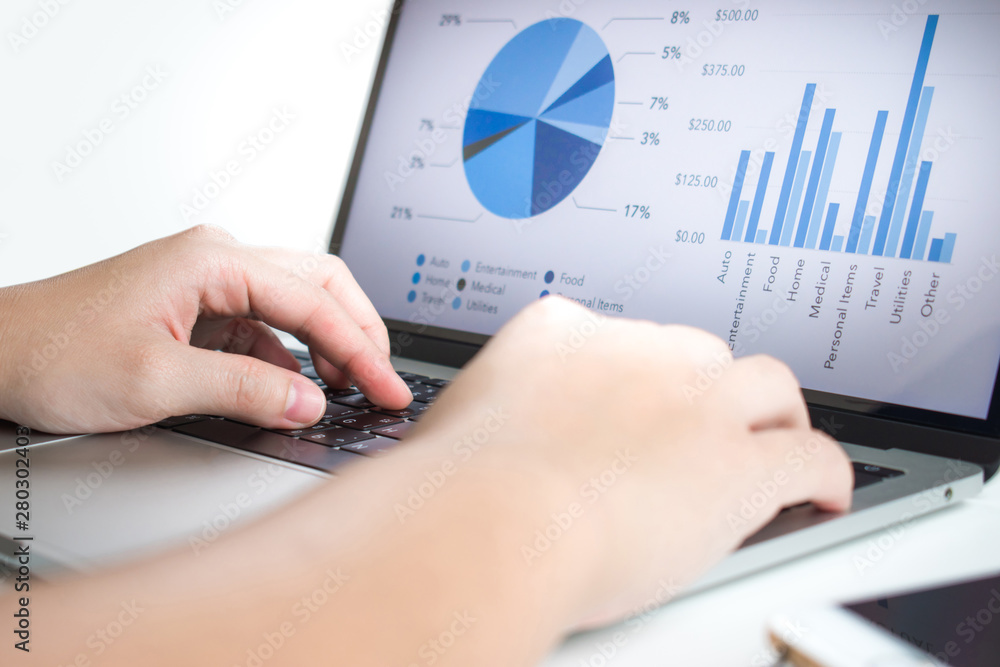 Poster businessmen use laptops to analyze statistics. look at the presentation screen with graphs and finan