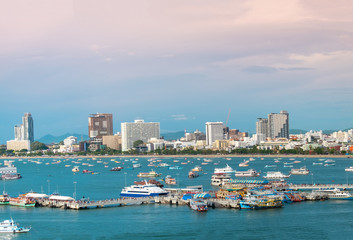Fototapeta na wymiar Pattaya city scape beautiful bay view.