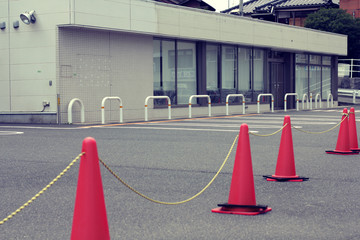放置されたままのコンビニエンスストア