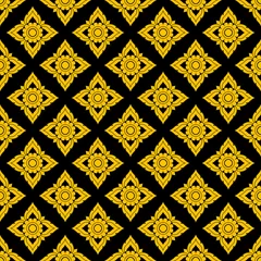 Behang Thaise patroon naadloze gouden kleur op zwarte achtergrond. © Suppachok N