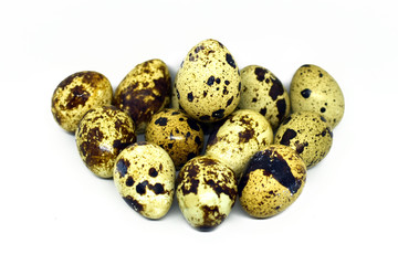 Obraz premium Quail eggs isolated on white background