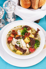 Knoop of veal and seafood with vegetables according to the Mediterranean recipe